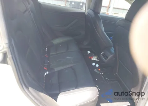 2018 Tesla Model 3 Long Range/Mid Range z USA, uszkodzony, nr VIN 5YJ3E1EAXJF053717